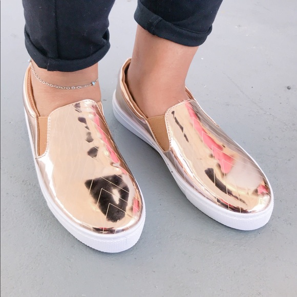 Ladies skimmer shinny sneaker - Picture 2 of 4